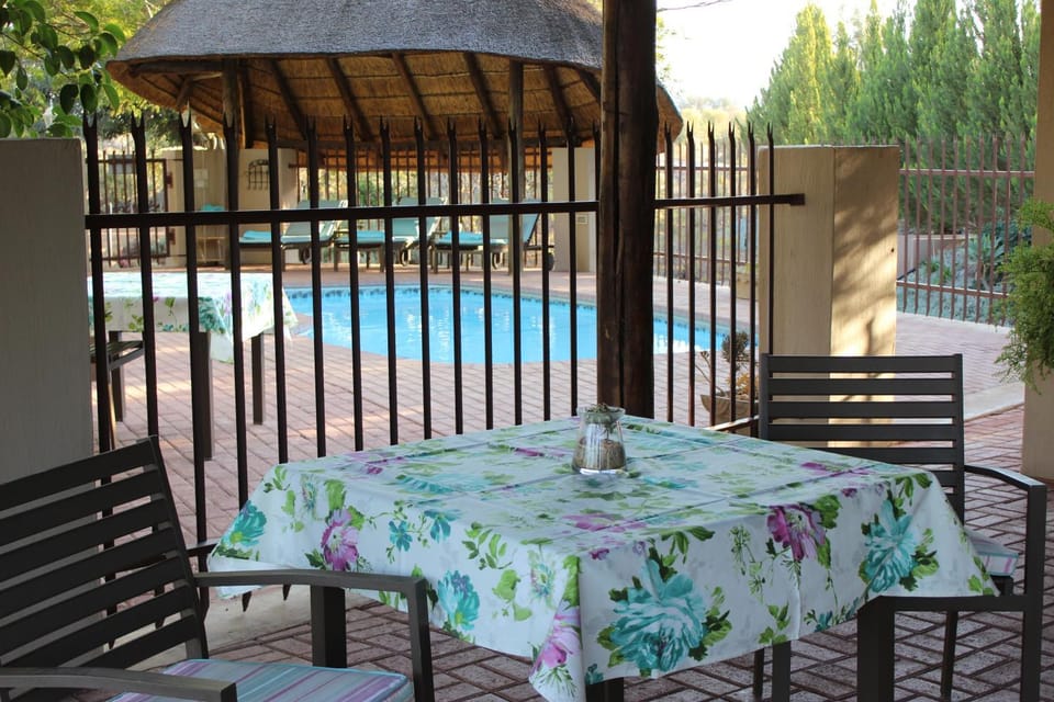 Dining area, Swimming pool
