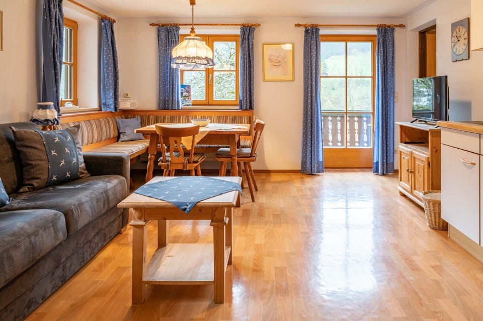 Haus Hirschpoint Ferienwohnungen Apartment in Schönau am Königssee