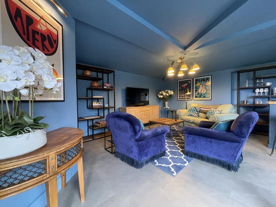 Living room, Seating area