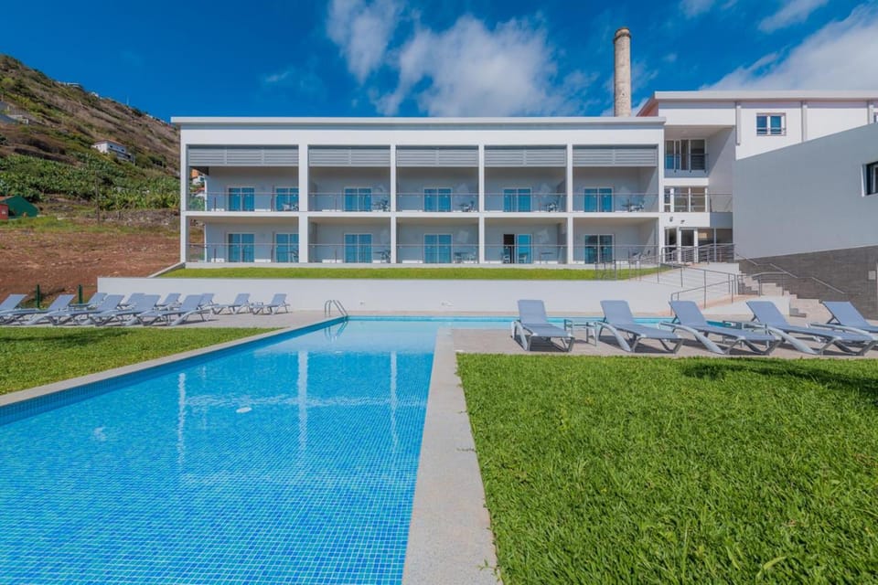 Property building, Swimming pool, Swimming pool