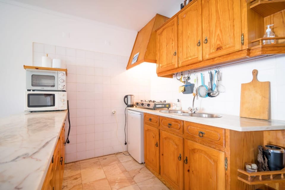 Kitchen or kitchenette, dishwasher