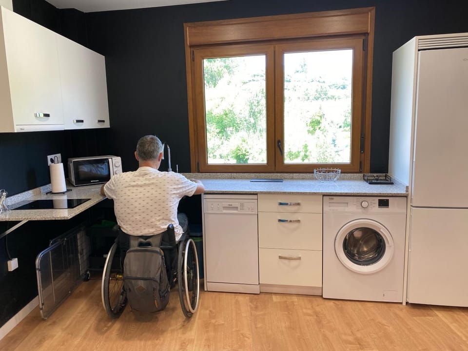 Kitchen or kitchenette, acessibility