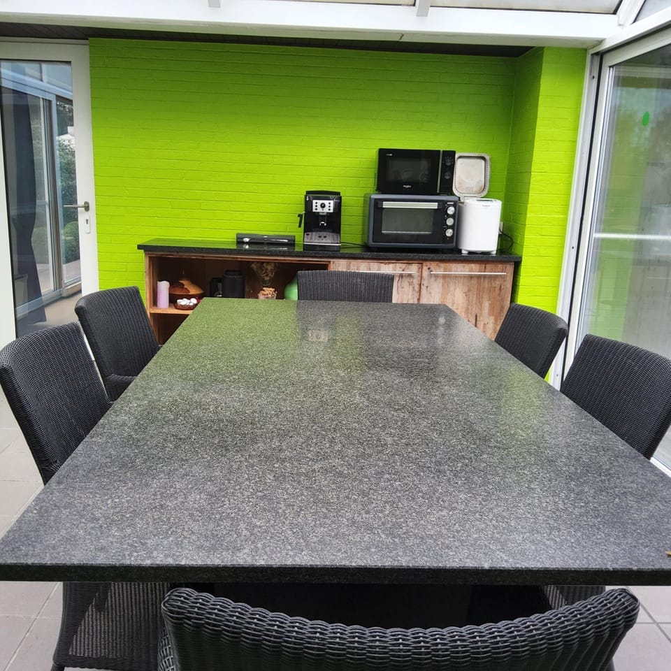 Dining area, minibar, pet friendly