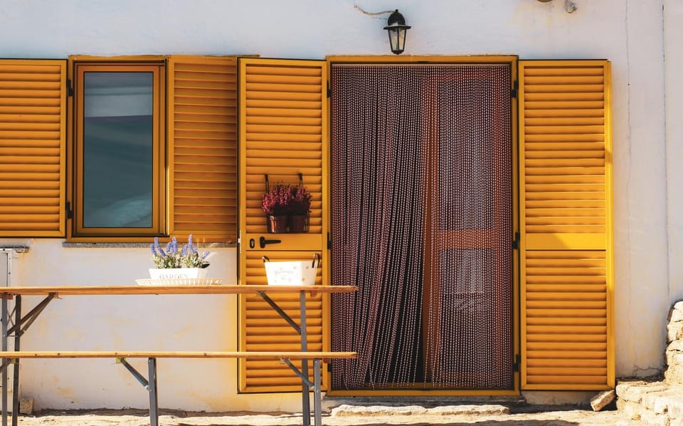 Facade/entrance, Balcony/Terrace