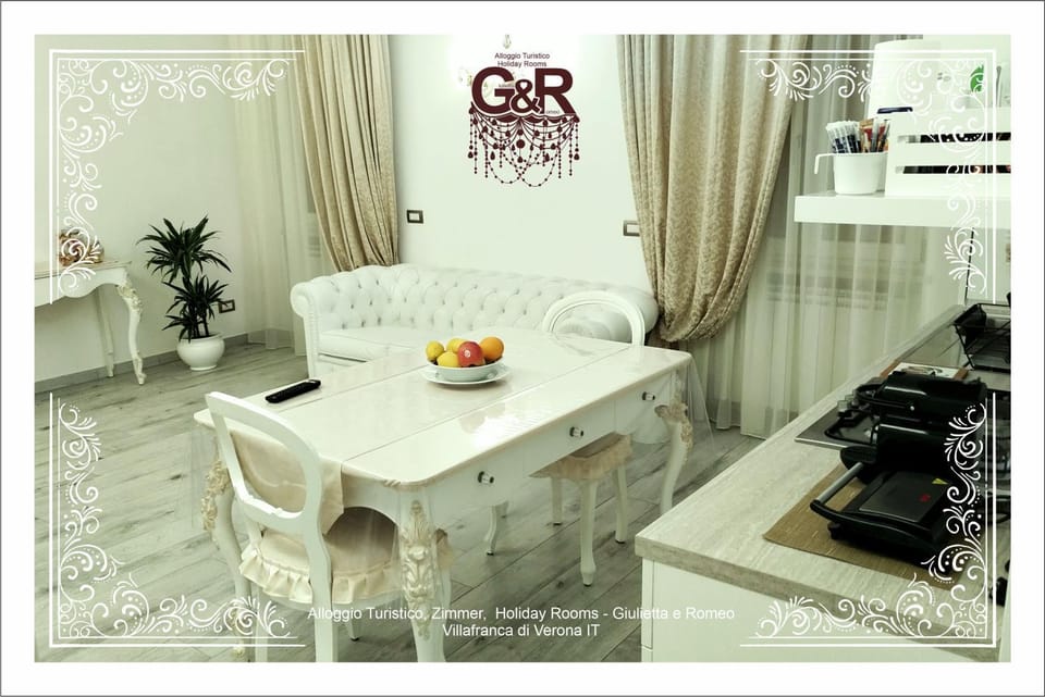 Living room, Food and drinks, Seating area, Dining area, Food