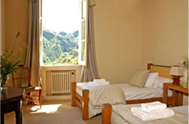 Day, Photo of the whole room