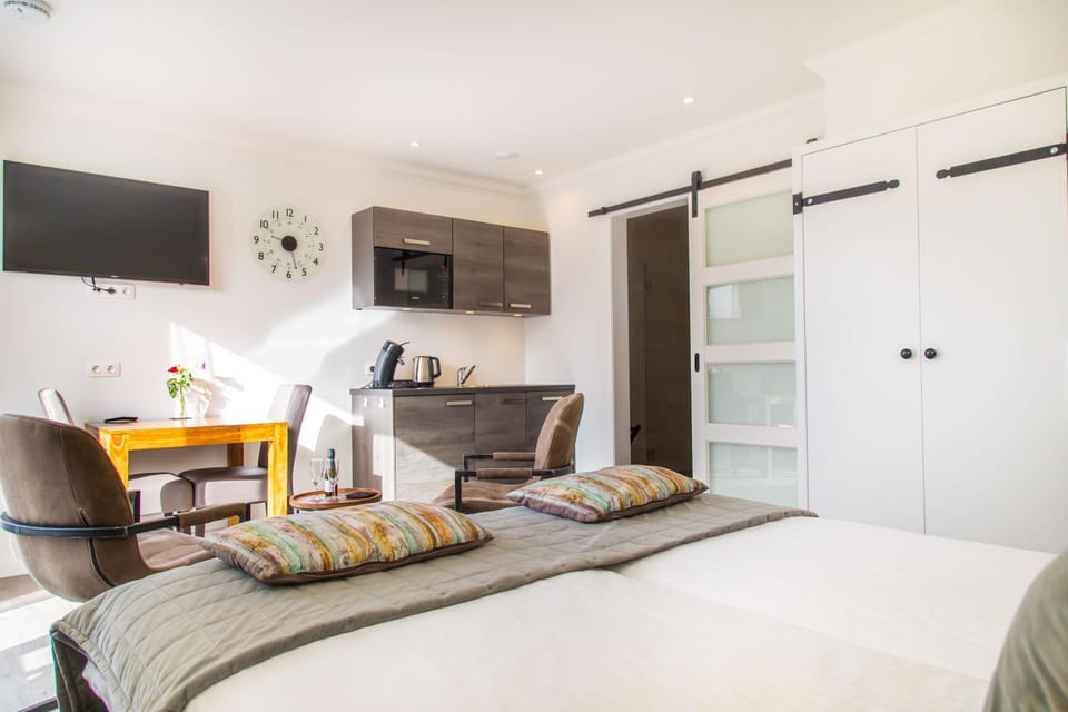 Luxe kamer Chambre Renard met eigen terras Bed and Breakfast in Zoutelande