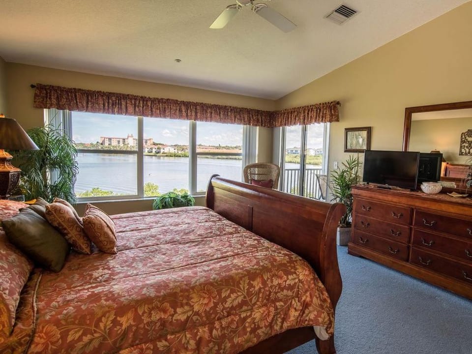 Photo of the whole room, Bedroom, Sea view