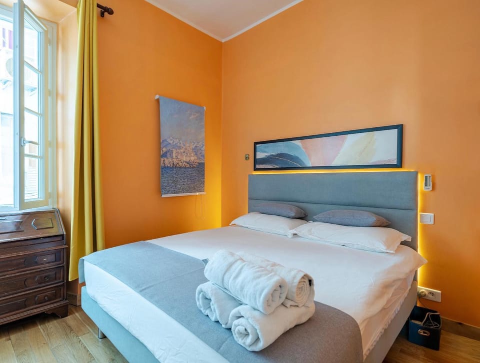 Bedroom, Quiet street view, Inner courtyard view, air conditioner