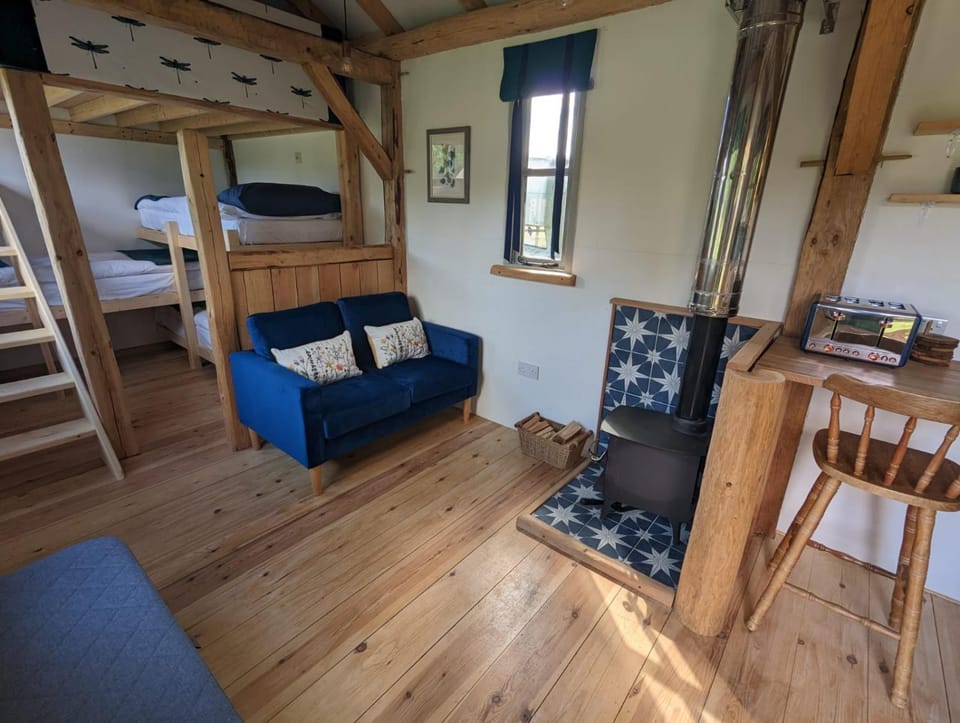 Gaggle of Geese Pub - Shepherd Huts & Bell Tents Country House in North Dorset District