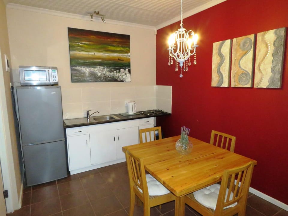 Gansbaai Central Accommodation Sleeps 2 adults Apartment in Western Cape