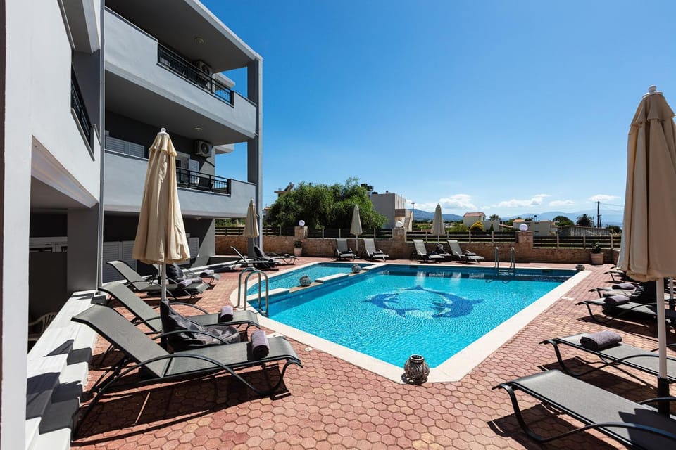 Swimming pool, Swimming pool