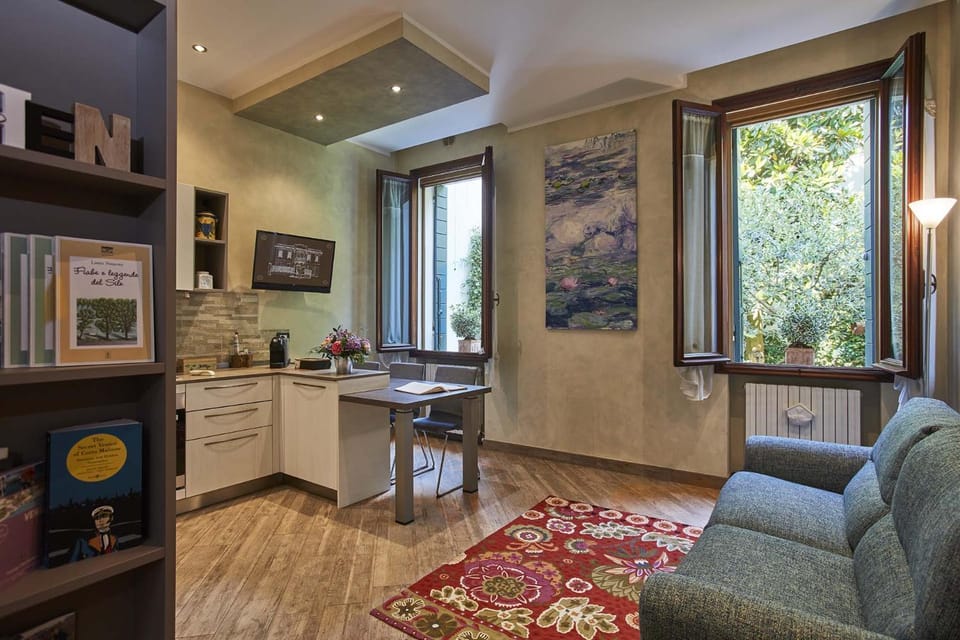 Seating area, Dining area