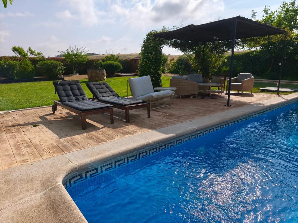 Pool view, Swimming pool, sunbed