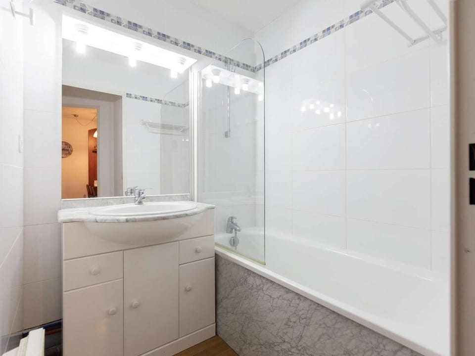 Charmant Duplex T3 avec Terrasse, Piscine, Salle de Fitness et Parking à La Mongie - FR-1-404-213 Apartment in Aragon