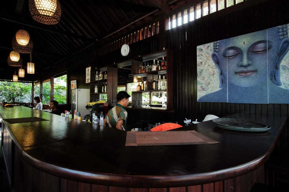 Restaurant/places to eat, People, Lounge or bar, Food and drinks, Drinks