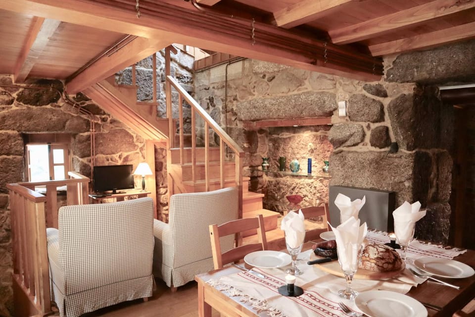 Restaurant/places to eat, Living room, Seating area
