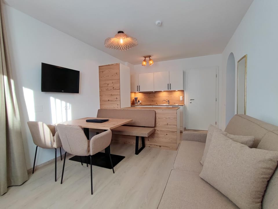 Living room, Dining area, kitchen