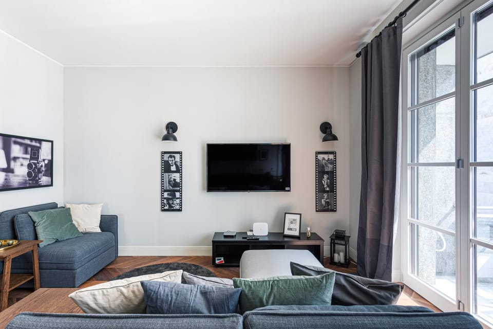 TV and multimedia, Living room, Seating area