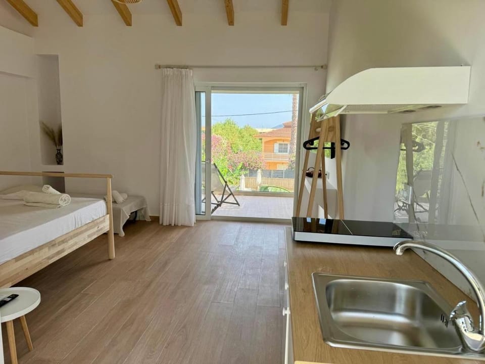 Bed, Kitchen or kitchenette, Photo of the whole room, Bedroom