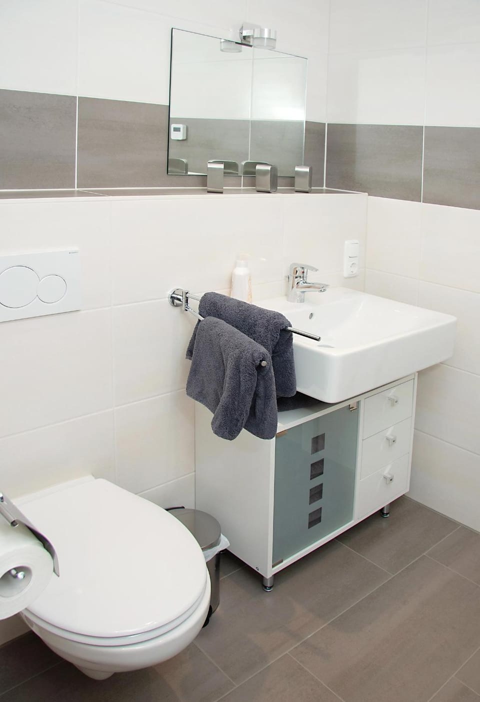 Toilet, Bathroom, Decorative detail