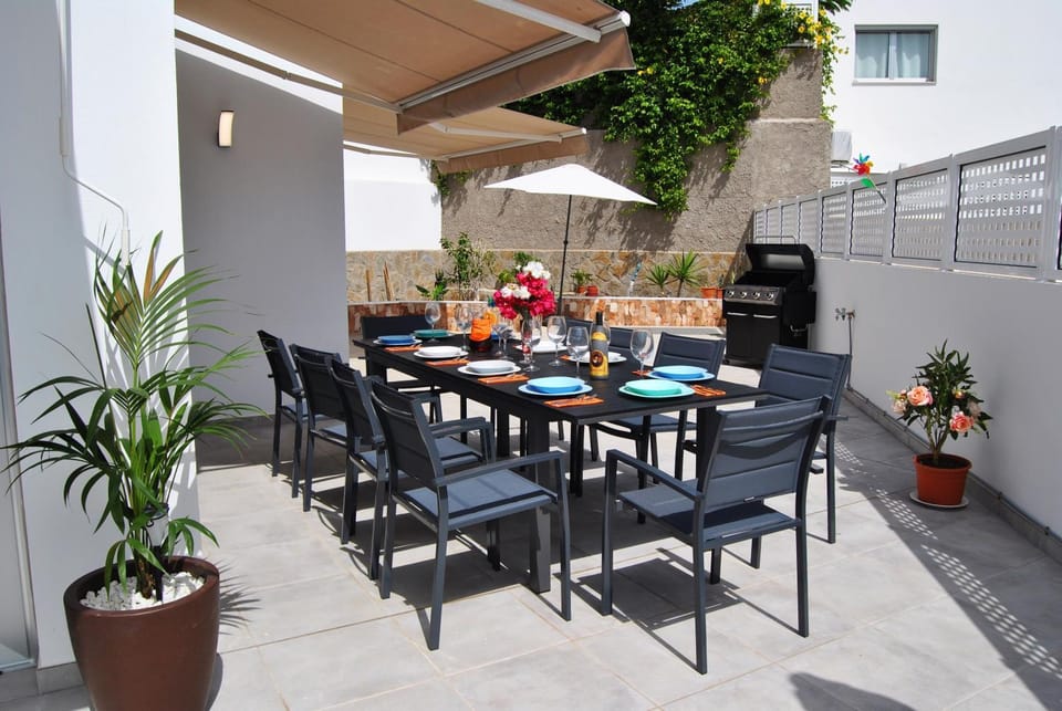 Restaurant/places to eat, Balcony/Terrace