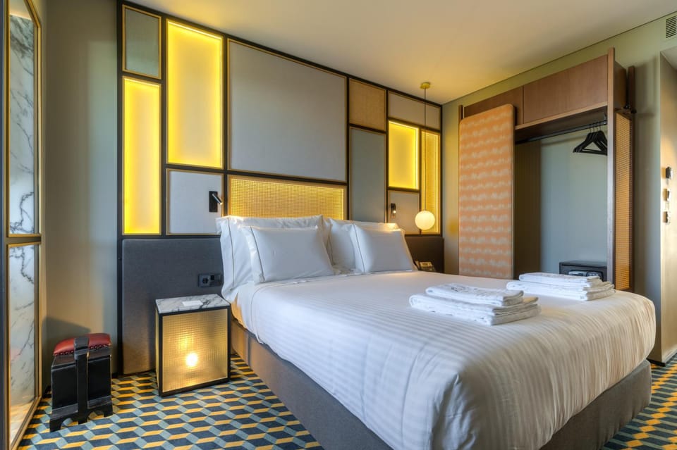 Bed, Other, Photo of the whole room, Bedroom