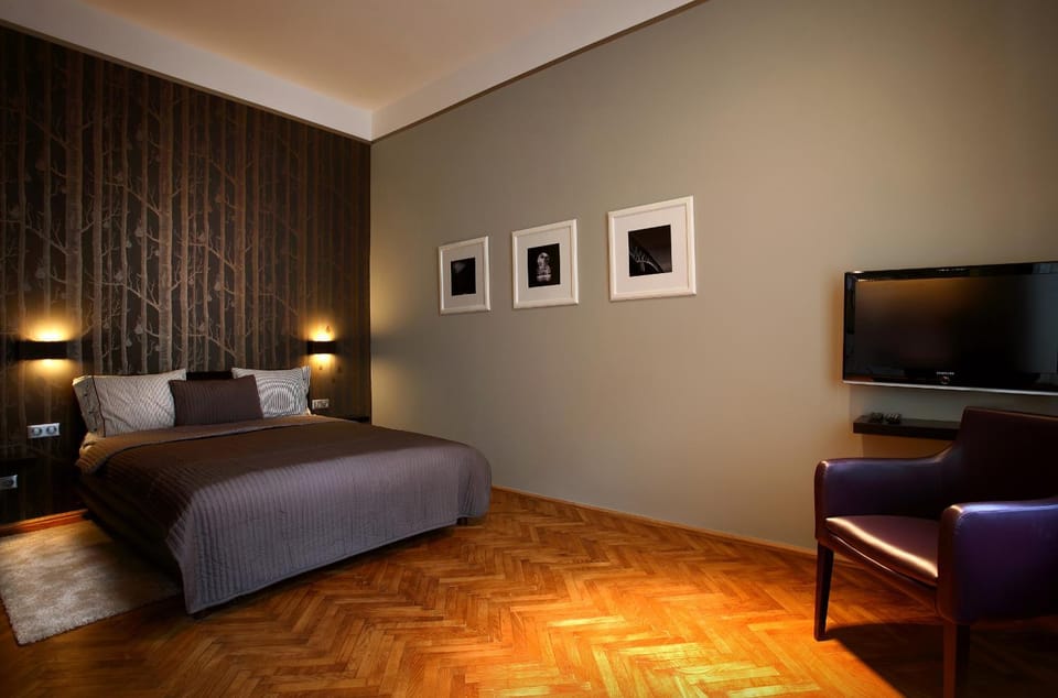 Bed, Night, Photo of the whole room, Bedroom