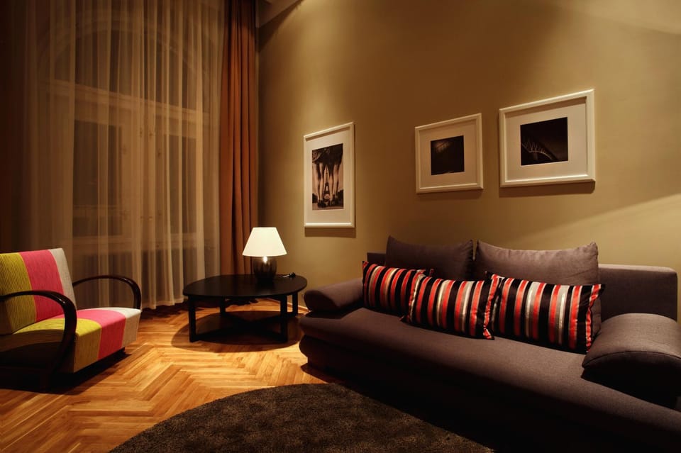 Living room, Seating area