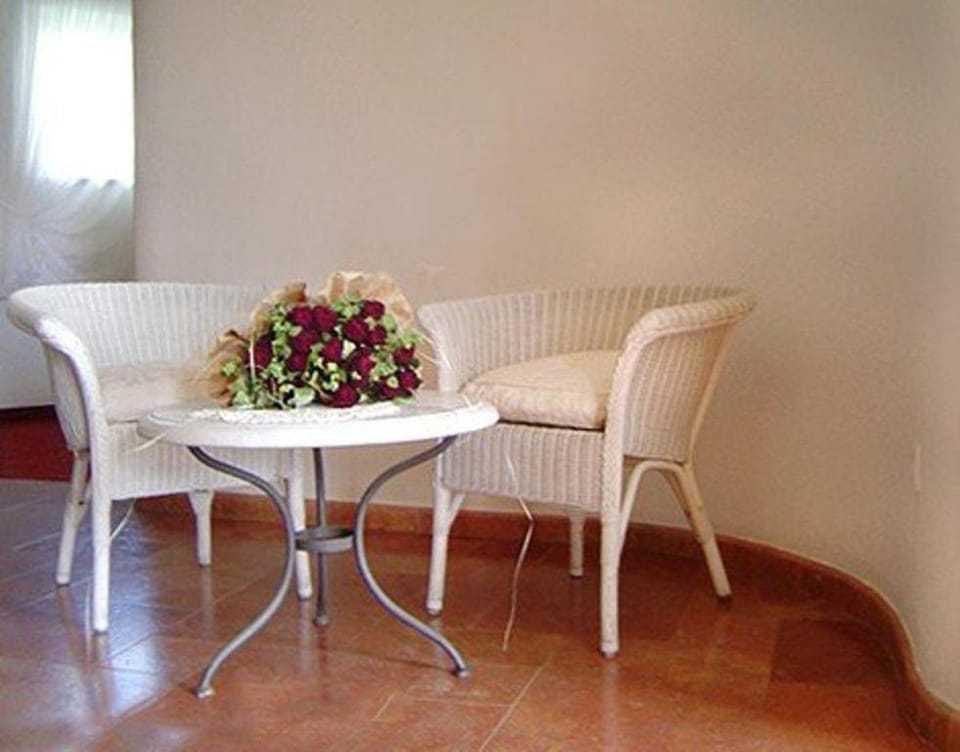 Lounge or bar, Seating area