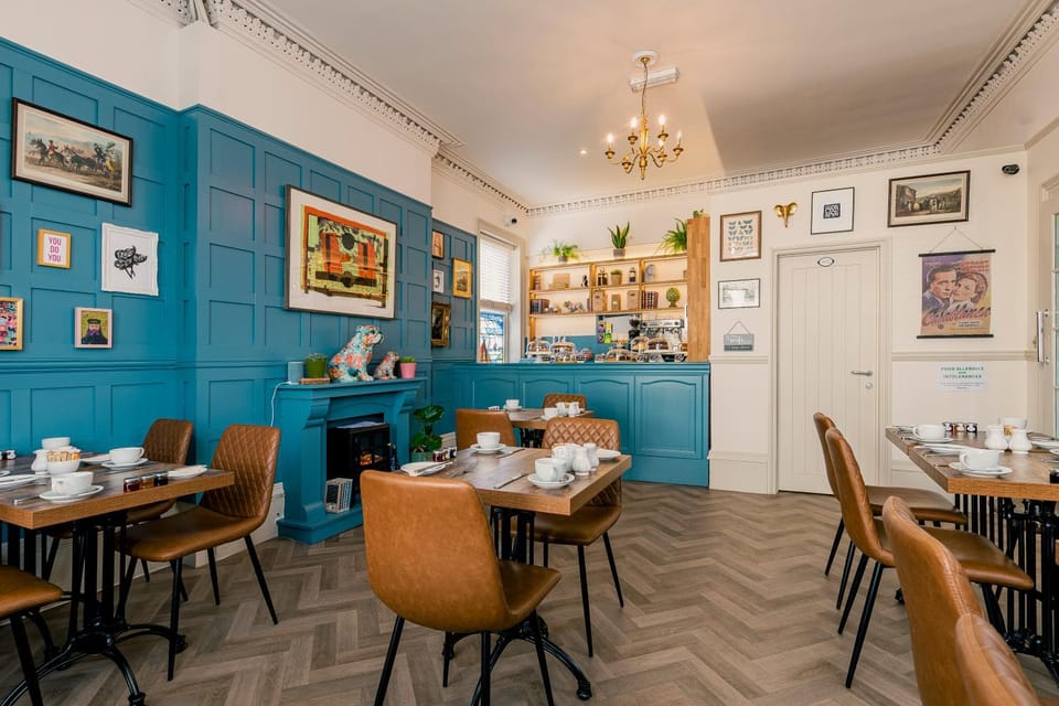 Restaurant/places to eat, Lounge or bar, Dining area