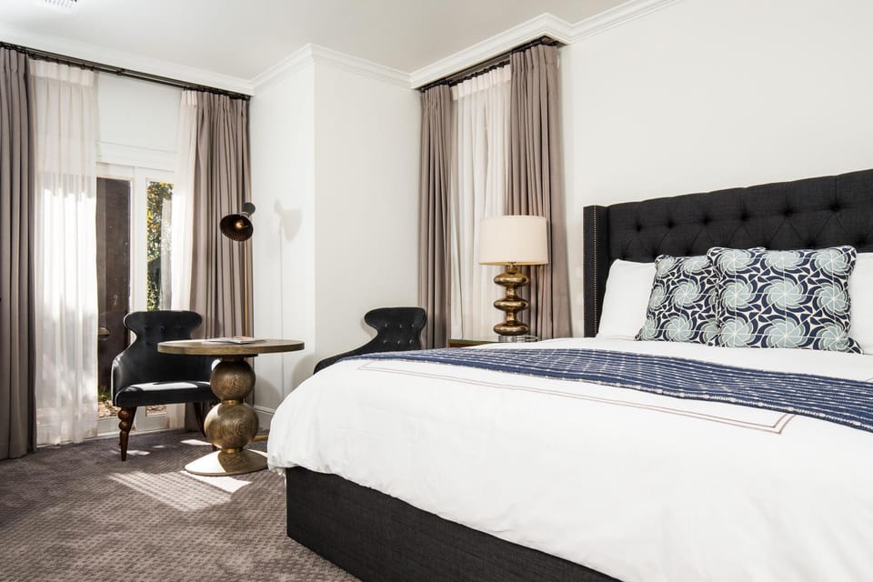 Bed, Photo of the whole room, Decorative detail