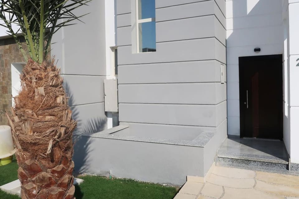 Property building, Facade/entrance