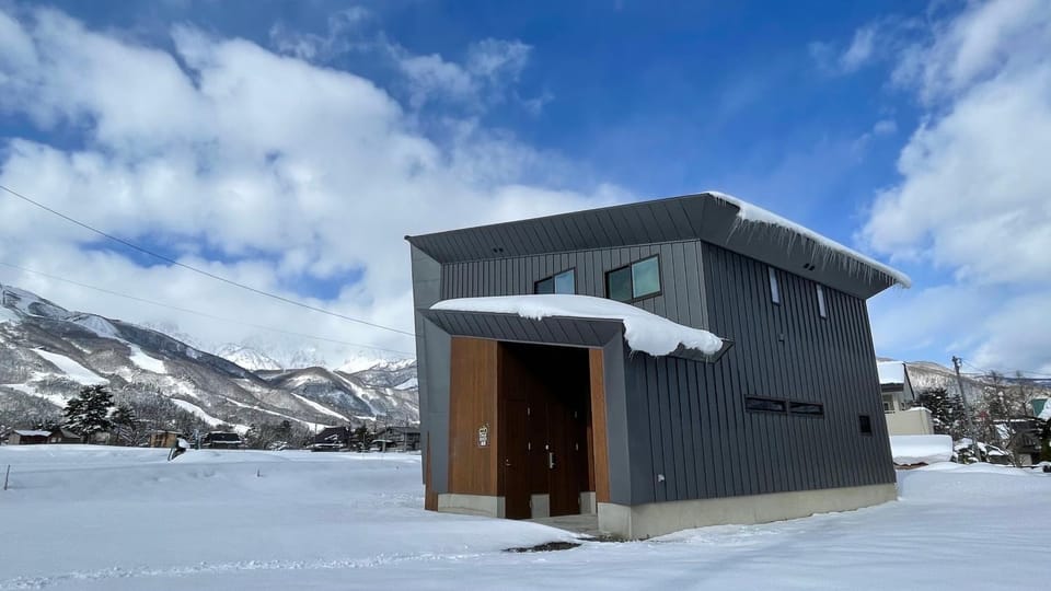 Property building, Day, Natural landscape, Winter, Mountain view