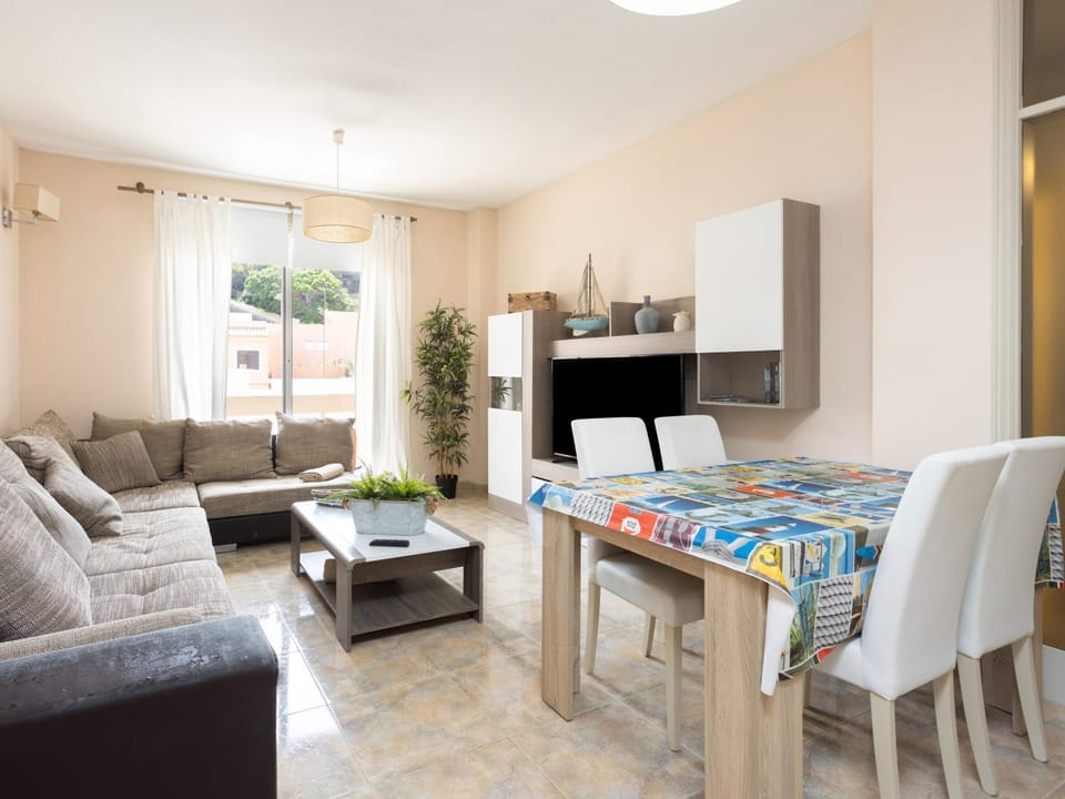 TV and multimedia, Living room, Dining area
