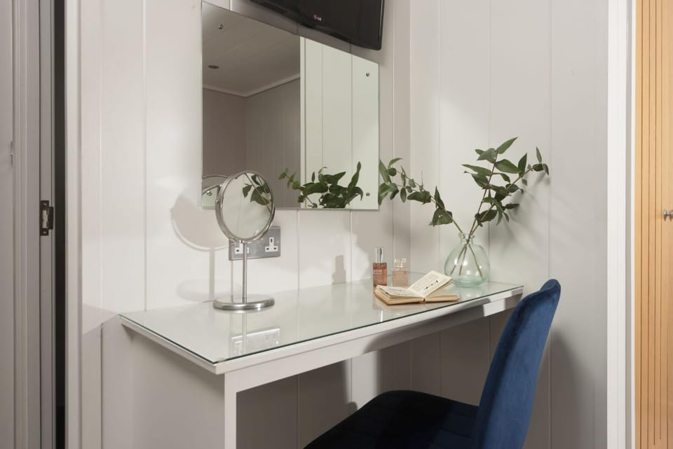 Bedroom, wardrobe