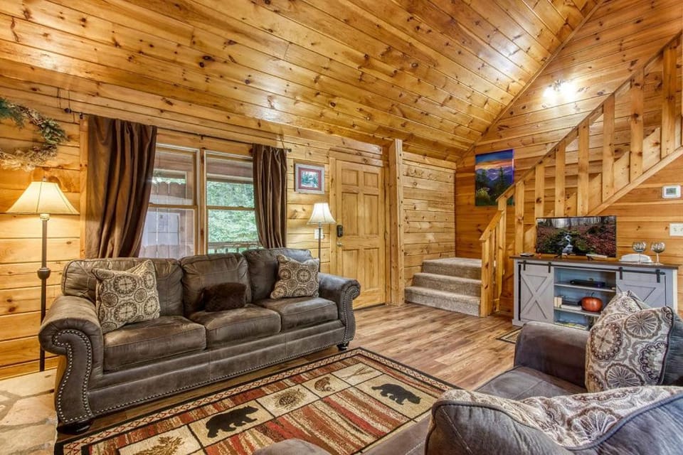 Sugar Bear Lodge, Hot Tub, WIFI, 560 FREE tickets each paid day Chalet in Gatlinburg
