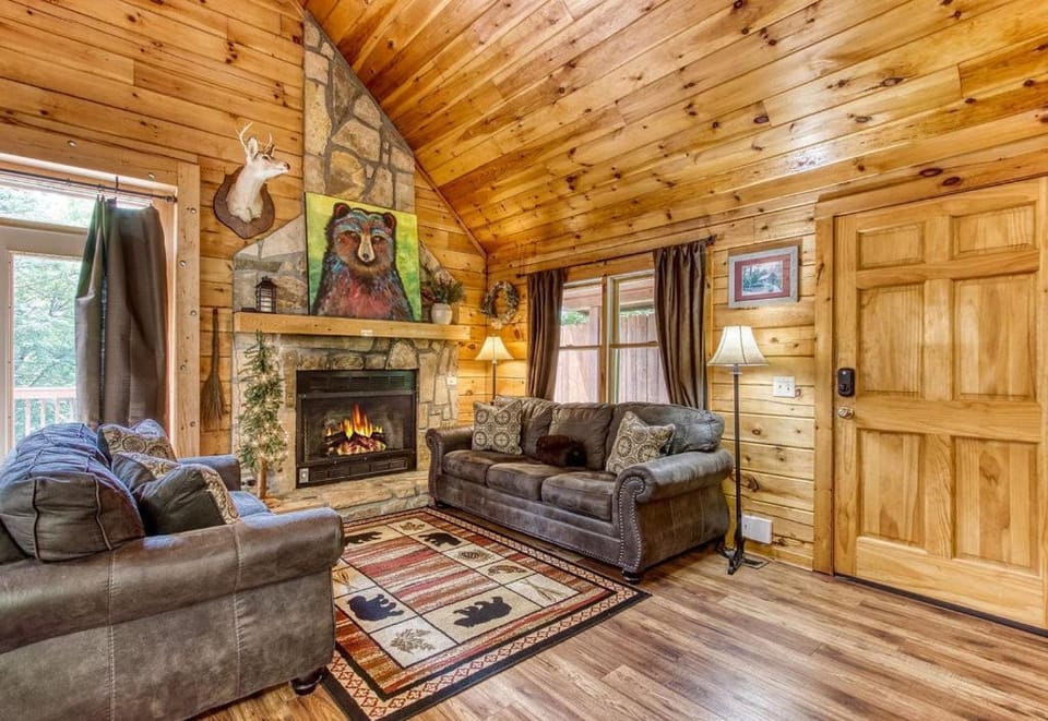 Sugar Bear Lodge, Hot Tub, WIFI, 560 FREE tickets each paid day Chalet in Gatlinburg
