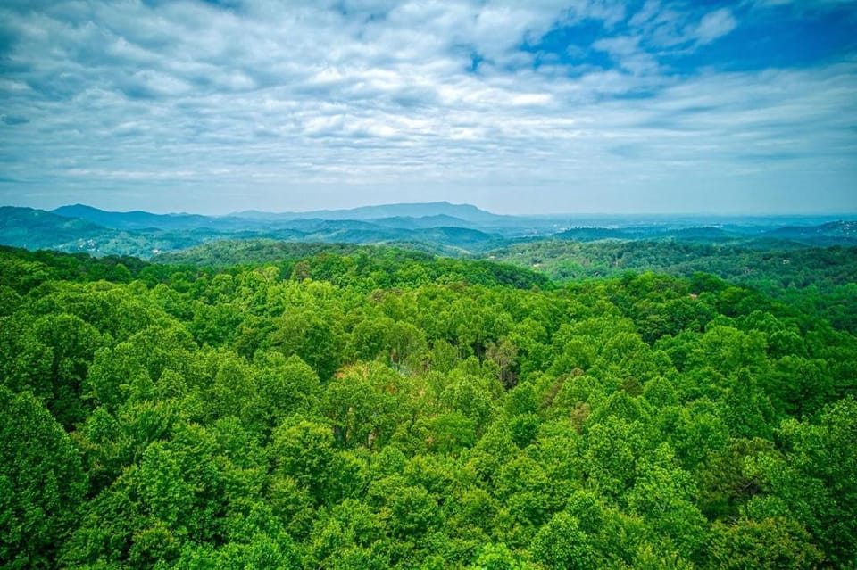 Mystic Moonlight, Hot tub, Pool Table, Theater, 560 FREE tickets each paid day! Chalet in Gatlinburg