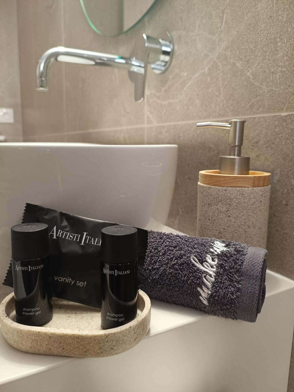 Bathroom, Dining area