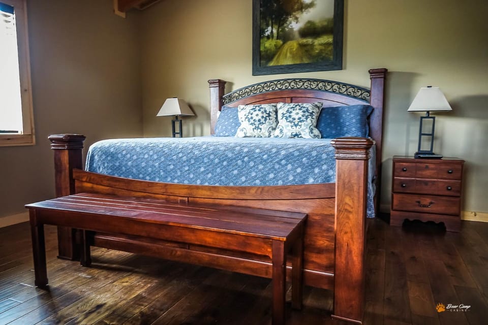 Majestic View Lodge, Amazing Views, Hot Tub, 560 FREE tickets each paid day!!! Chalet in Gatlinburg