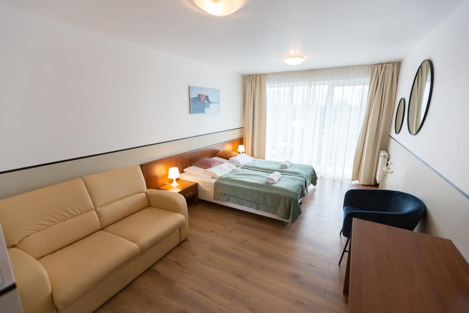 Photo of the whole room, Seating area