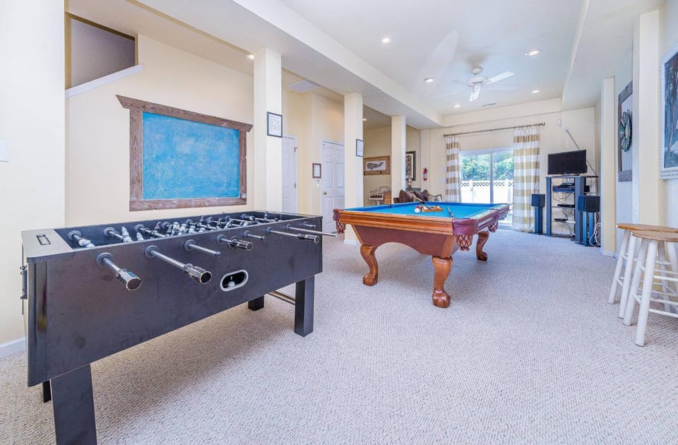 Down by the Sea - KDH MP 9, Ocean View, 200 Yds to Beach, Elevator, Pool, Hot Tub, Pets OK House in Kill Devil Hills