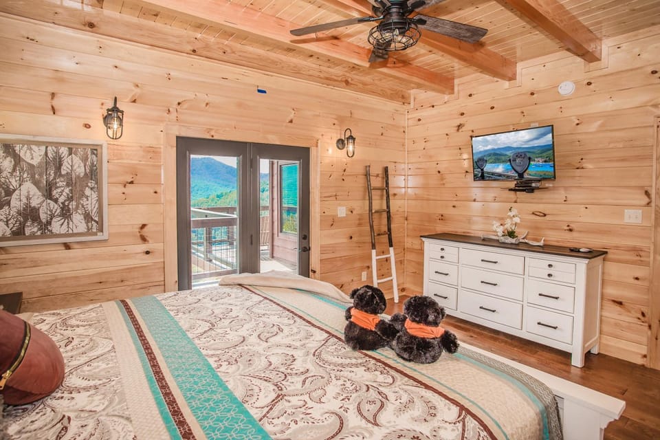 Amazing View Lodge- Breathtaking Views, Spacious Smoky Mountain Getaway Perfect for Families!!! Chalet in Sevier County