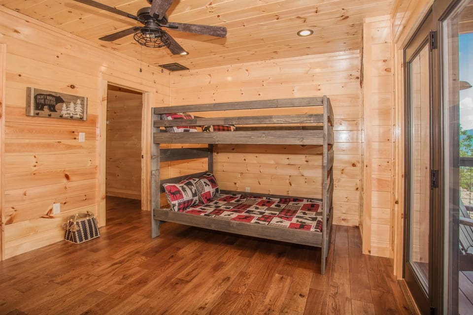 Amazing View Lodge- Breathtaking Views, Spacious Smoky Mountain Getaway Perfect for Families!!! Chalet in Sevier County