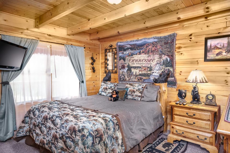 Deer Run, Free Attraction Tickets, Hot Tub, WIFI, Resort Playground, Near Dollywood!!! Chalet in Sevierville