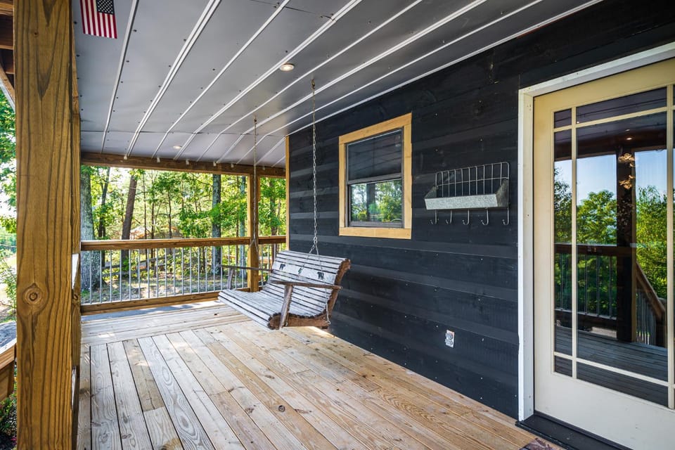 Smoky Mountain Serenity, Amazing Mountain Views 560 FREE tickets each paid day! Chalet in Sevier County