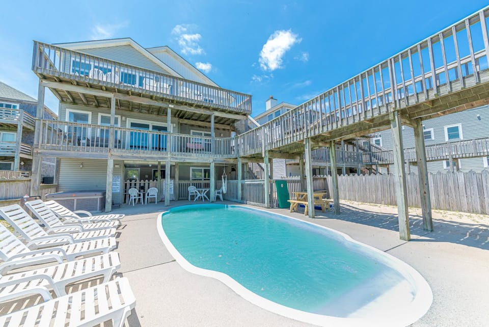 Smooth Sailing - Nags Head MP 10, Oceanfront, Ocean View, Pool, Hot Tub, Pets OK, Flex Stays House in Kill Devil Hills