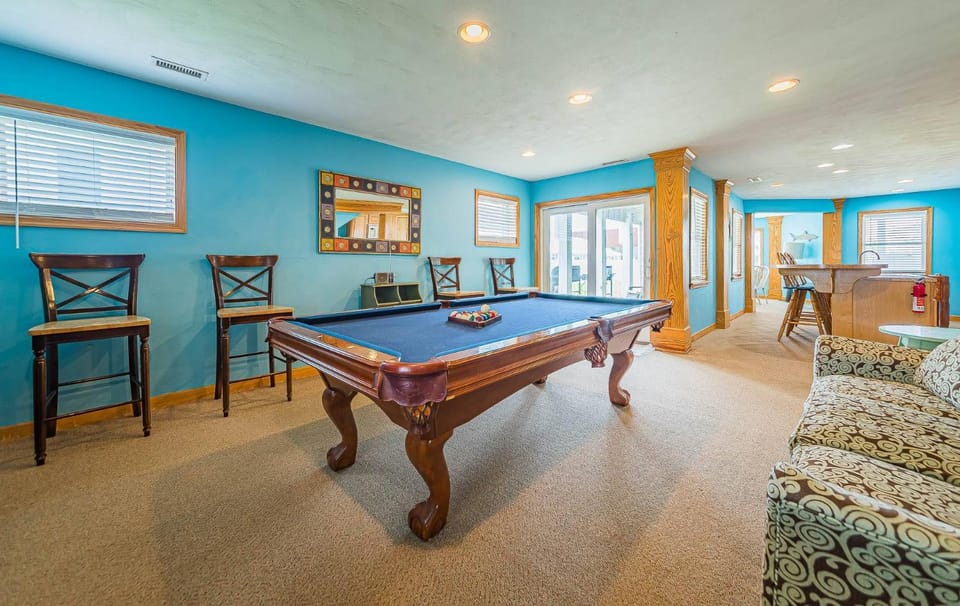 By the Sea - KDH MP 7.5, Oceanside, 320 Yds to Beach, Enclosed Pool, Hot Tub, Pets OK, Flex Stays House in Kill Devil Hills