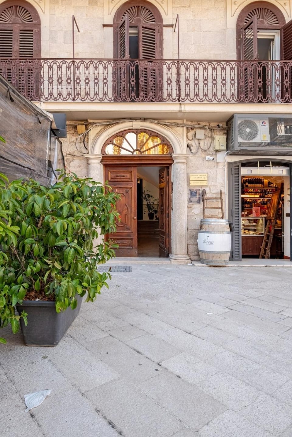 Facade/entrance